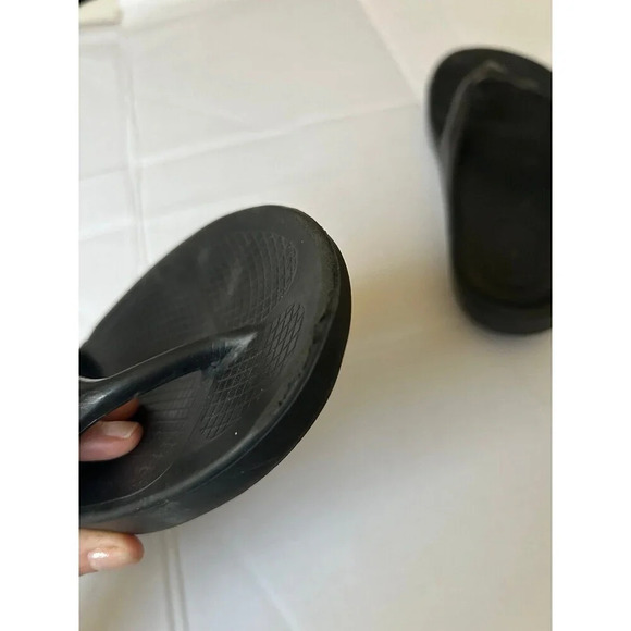 OOFOS Women’s Recovery Thong Sandals Black W9 - Picture 10 of 10